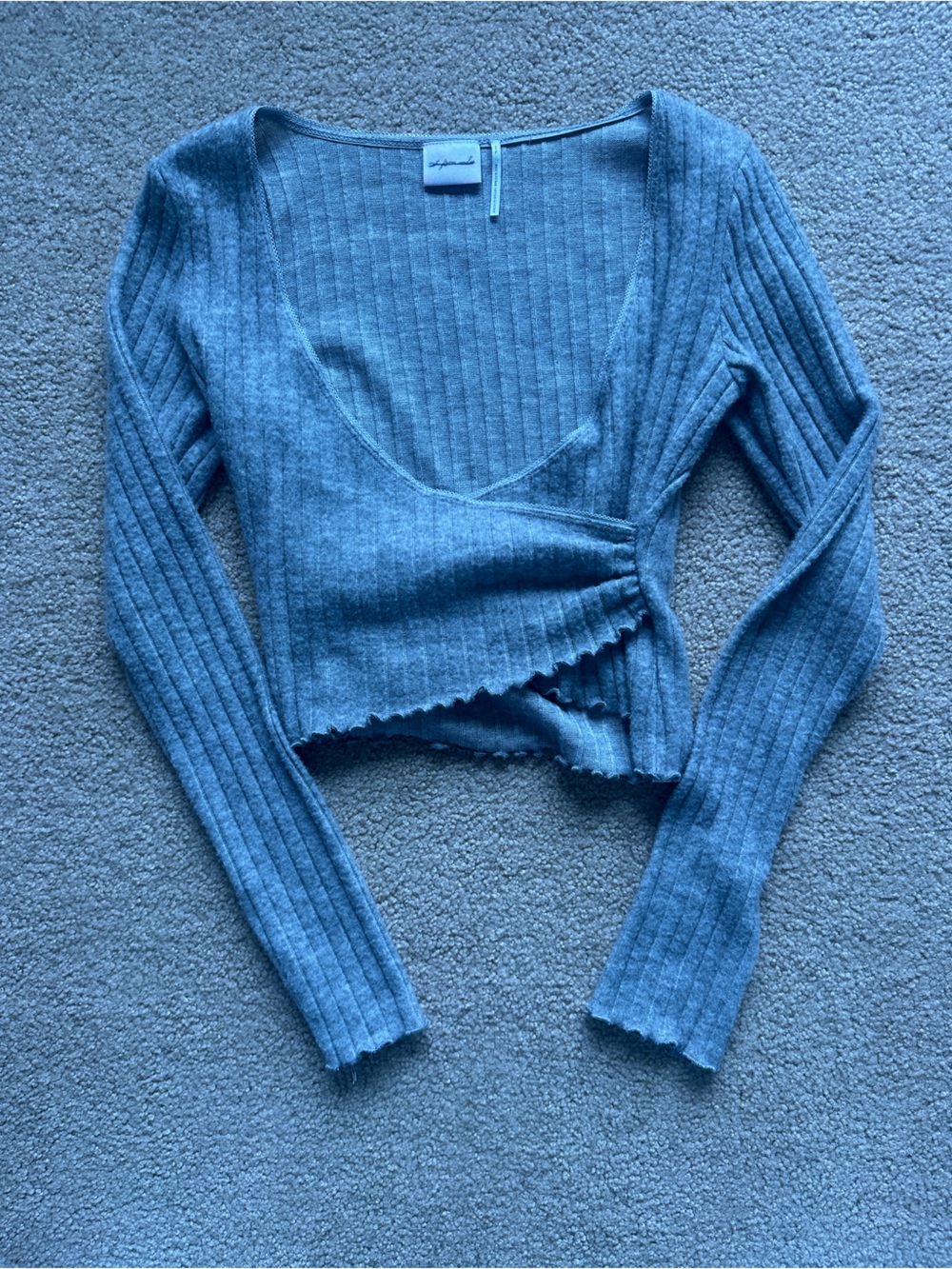 UO Ribbed Long-Sleeve Wrap Crop Top - Grey